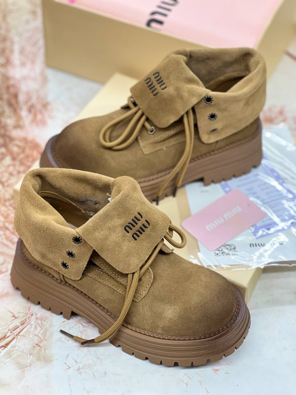 نیم بوت میومیو